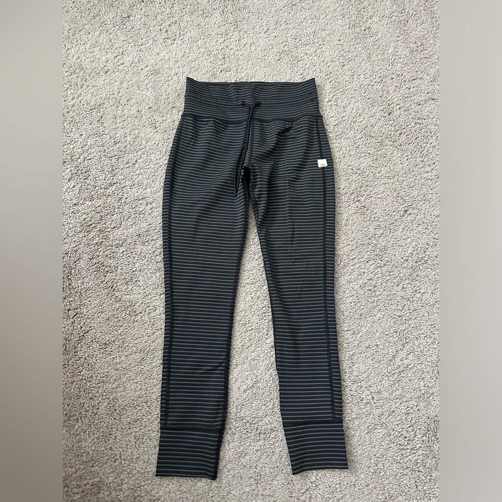 Vuori daily leggings size medium